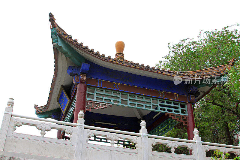 2014年5月10日，中国河北省唐山市凤凰山公园中式传统亭子
