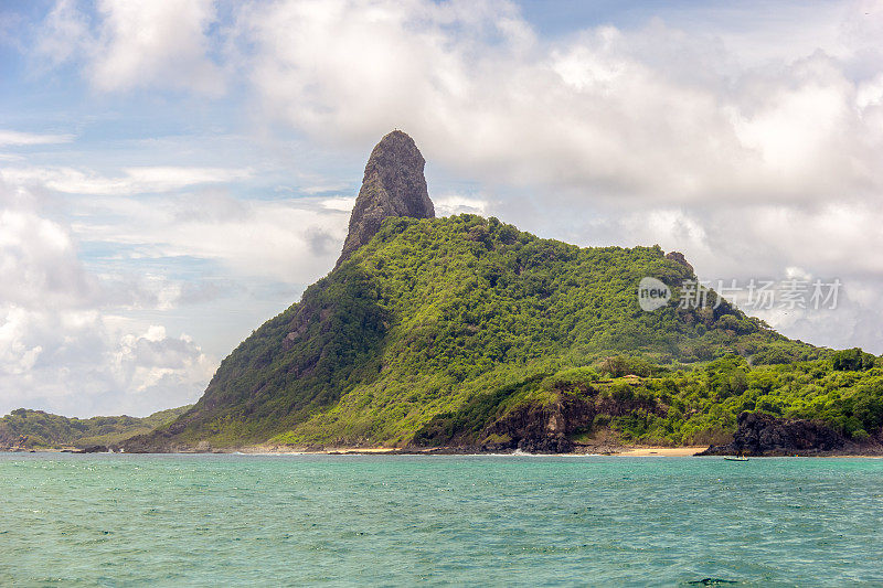 费尔南多·迪诺罗尼亚拥有大海、高山和天空，令人惊叹的风景。