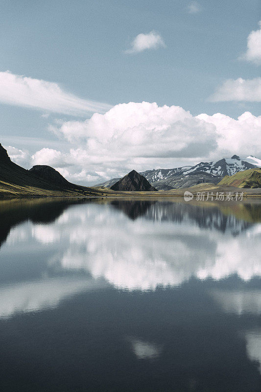 日落时分的阿尔夫塔瓦湖风景