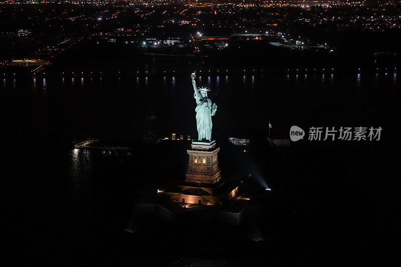 自由女神像——夜间鸟瞰图