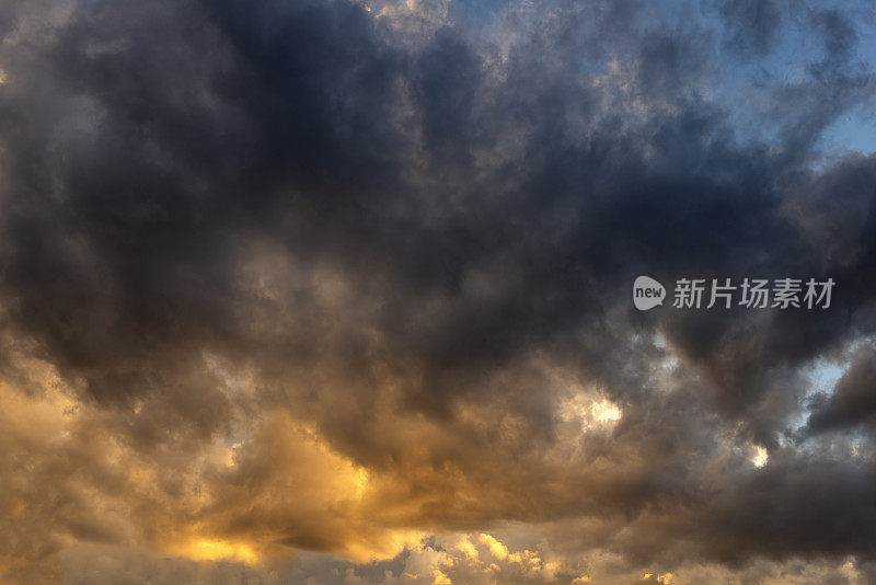 雷暴云季风戏剧性的天空