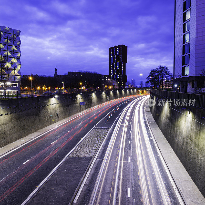 利兹内环道路交通和高层建筑夜间ProPhoto