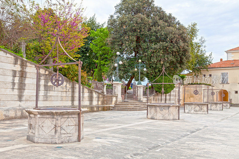 扎达尔老城的五井广场