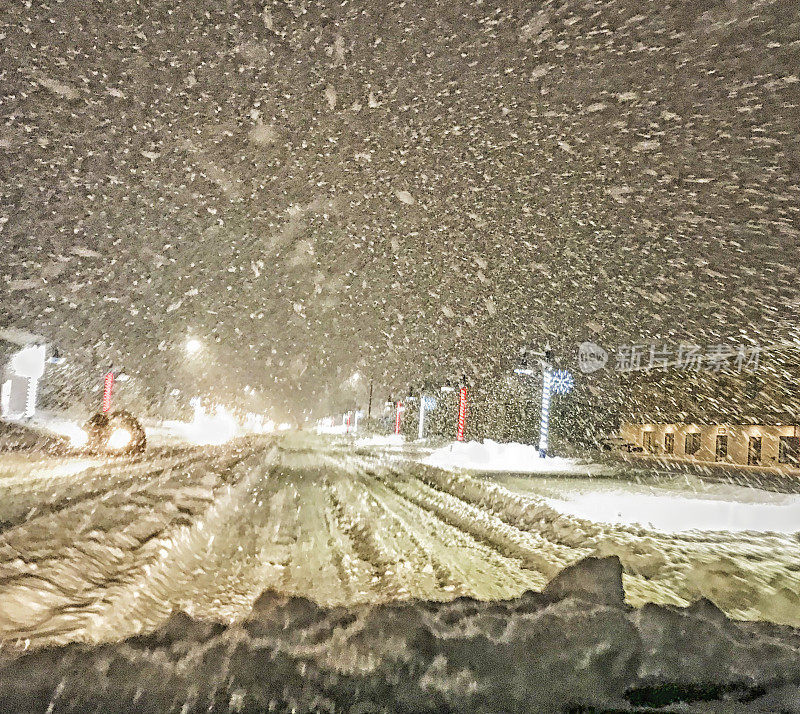 阿拉斯加瓦尔迪兹的暴风雪