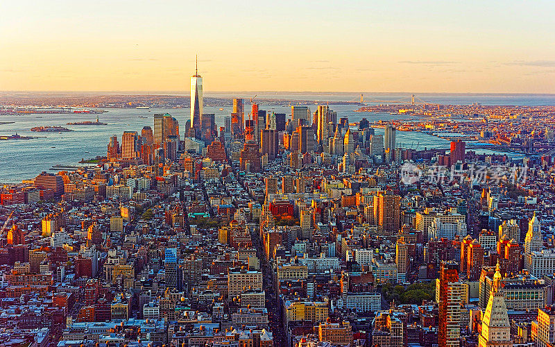 俯瞰市中心和曼哈顿下城的摩天大楼