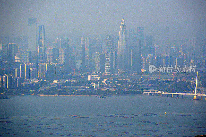 从香港新界青山眺望深圳天际线