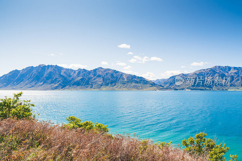 新西兰昆斯敦的湖光山色和自然景观一览无多