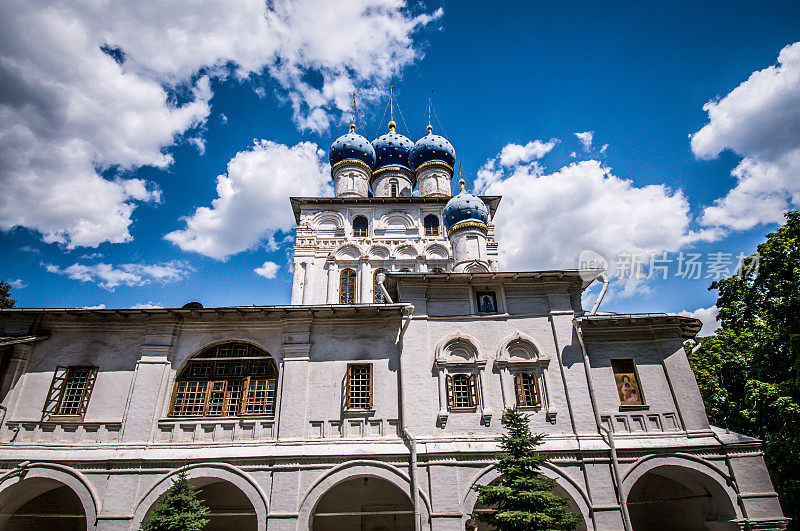 宏伟的维索茨基修道院在莫斯科，俄罗斯