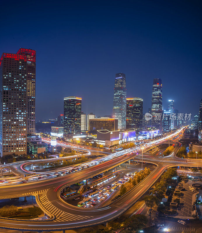 北京中央商务区大楼天际线夜景，北京中国城市景观