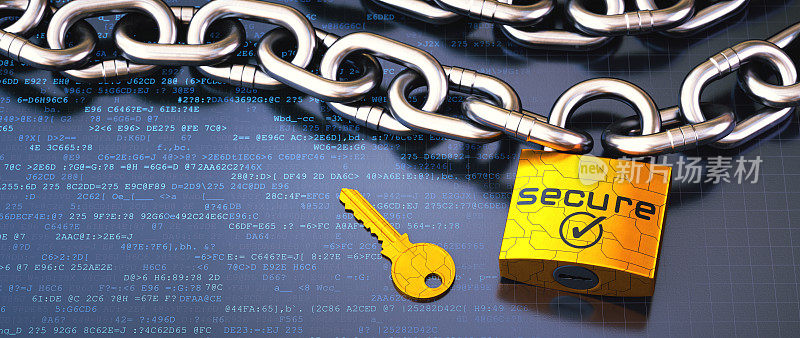 带有安全信息的金属黄色挂锁和钥匙，放在一个抽象的数字表面，上面有加密的计算机代码。特写，宽水平构图。