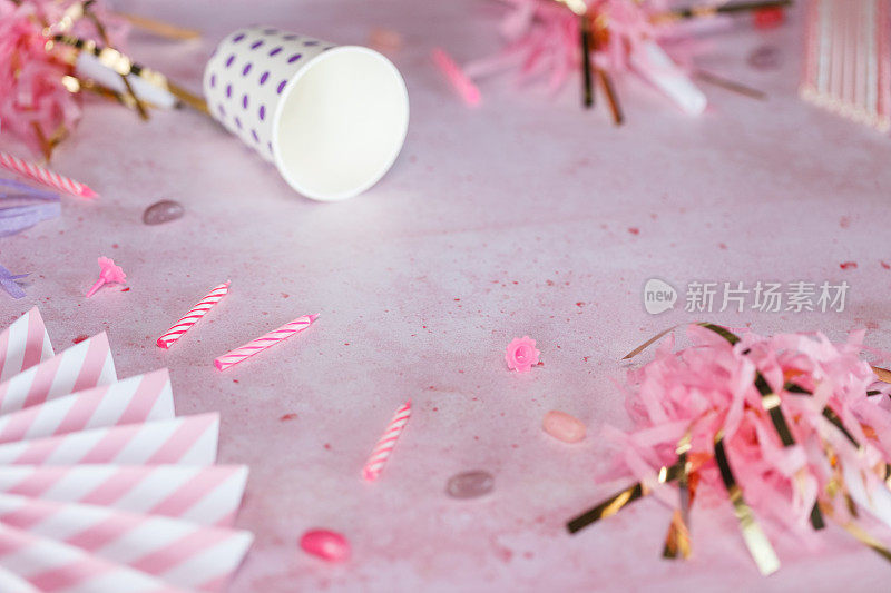 淡粉色的生日平板与复制空间
