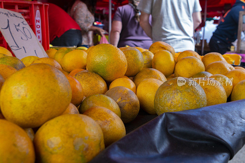 留尼汪岛街市的葡萄柚