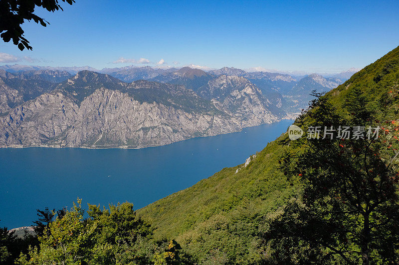 加尔达湖来自巴尔多山