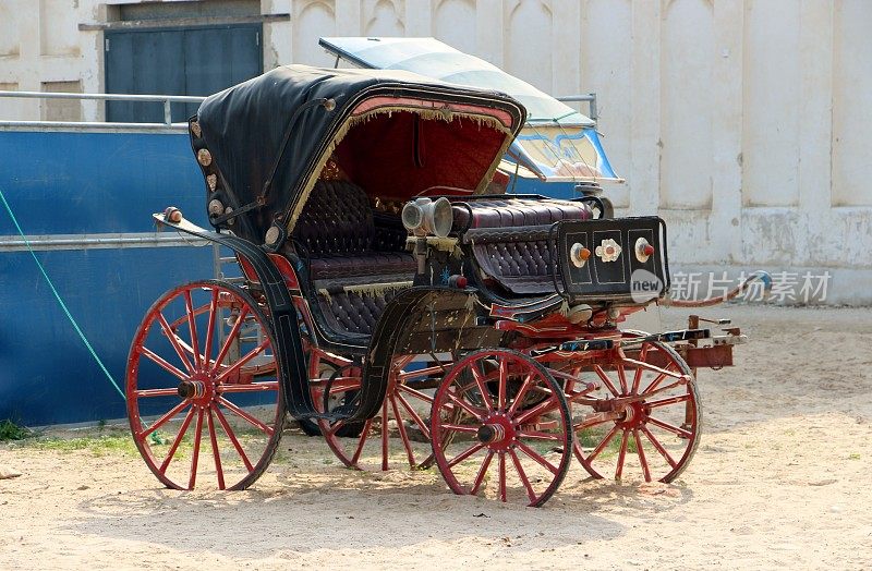 卡塔尔-多哈-被抛弃的马车