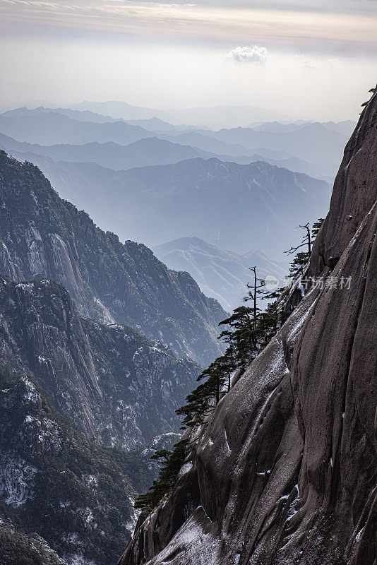 中国黄山的冬季景观