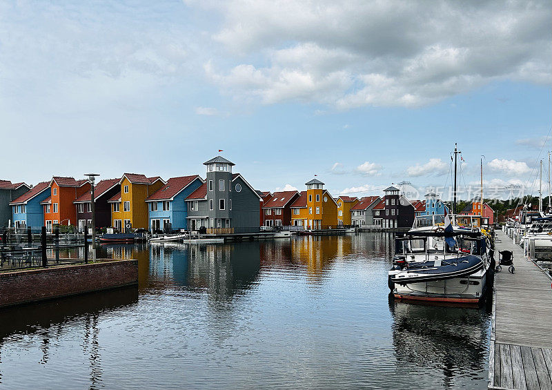 Reitdiephaven，格罗宁根，船，房子，倒影的水