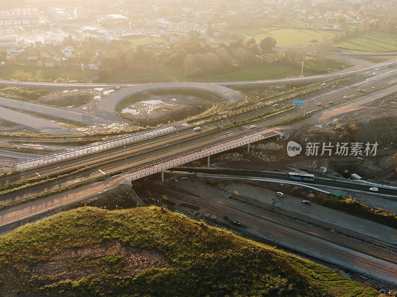 正在兴建的公路交汇处