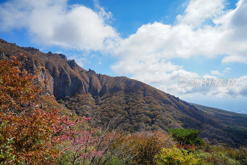 汉罗山的悬崖和岩石(济州岛)