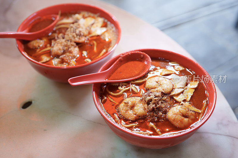 槟城最受欢迎的街头小吃，闽南面或对虾汤面