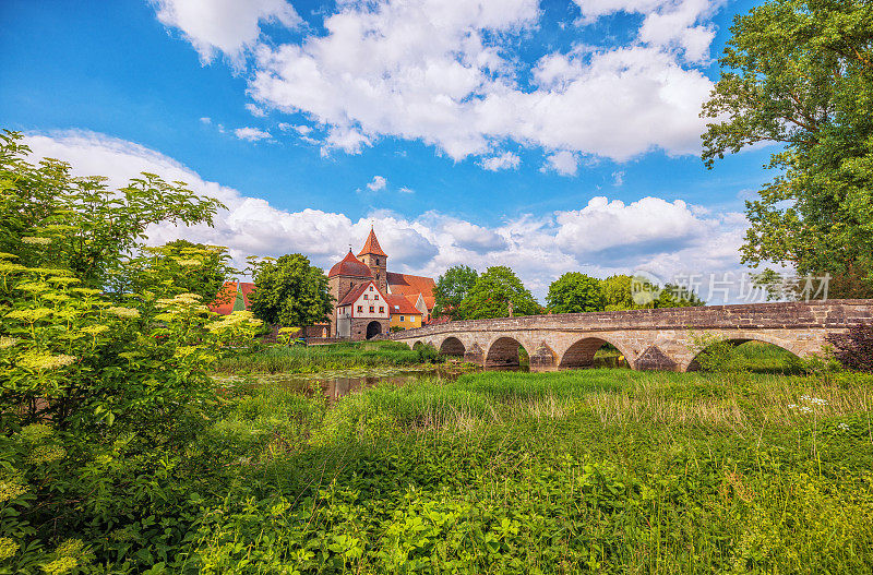 美丽的风景在Ornbau和Altmühlbrücke