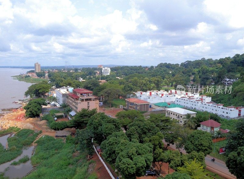 从上面看班吉市中心-乌班吉河，中非共和国
