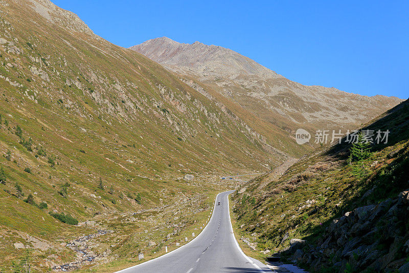 穿越阿尔卑斯山的道路