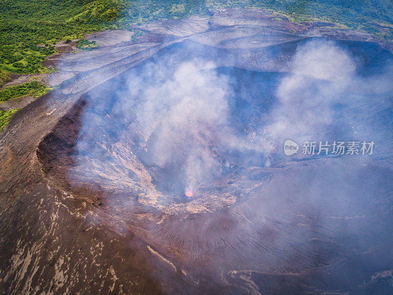 Yasur火山喷发火山口坦纳岛瓦努阿图喷发无人机视图