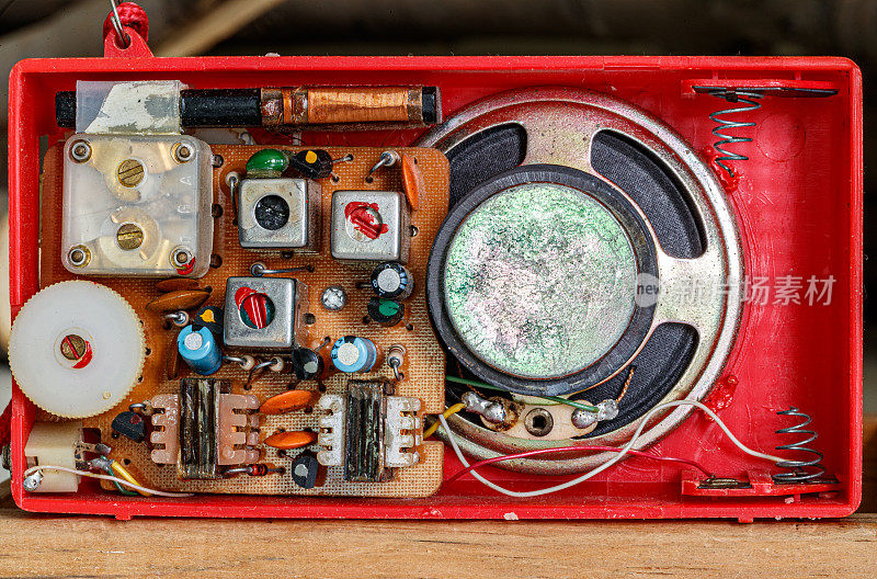 旧晶体管收音机内部电路