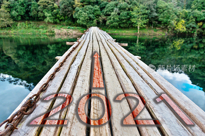 湖面上的2021号老木桥