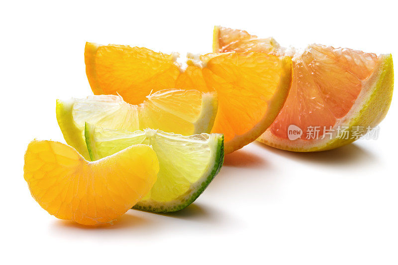 水果:柠檬，橙子，酸橙，橘子和葡萄柚的楔形孤立在白色的背景