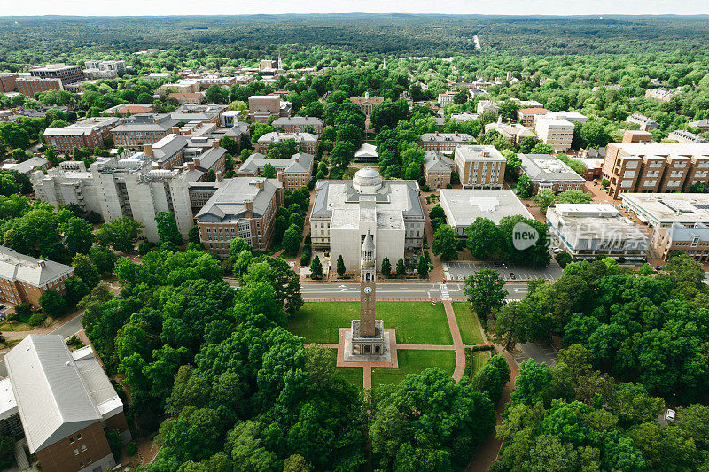 春天，教堂山的北卡罗莱纳大学上空