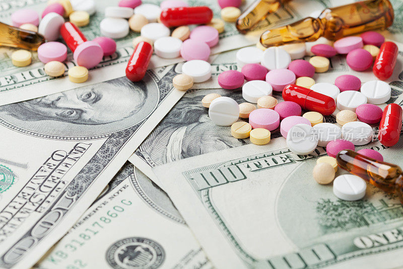 药品成本和治疗理念，药丸片剂与现金