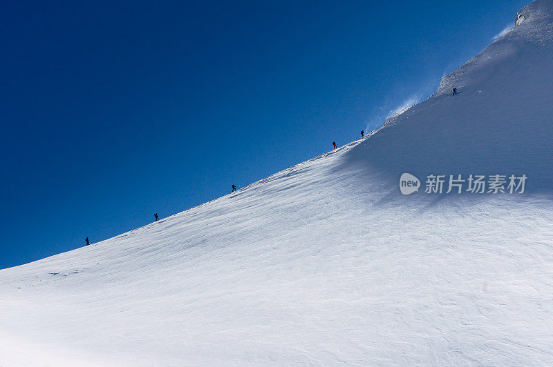 不断上升的山