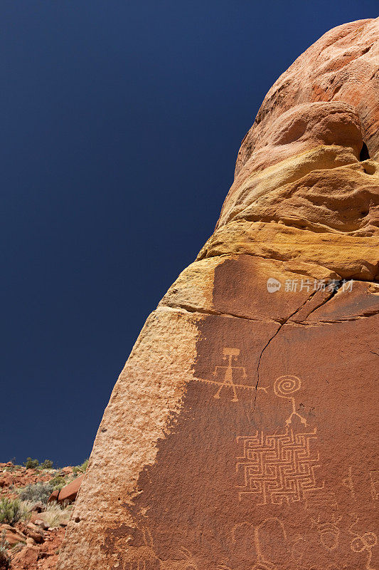美丽的古代岩石雕刻朱砂悬崖国家纪念碑亚利桑那州复制空间