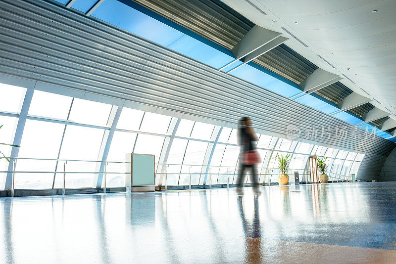 机场透明玻璃墙及走廊