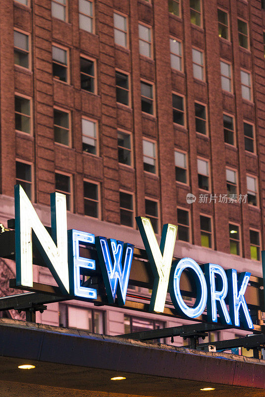 纽约时代广场之夜的标志性霓虹灯