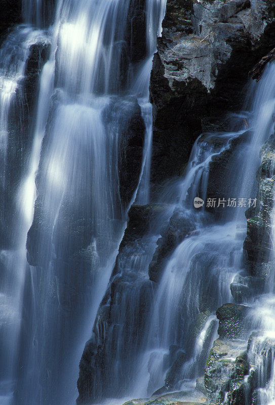 拉森国家公园的国王溪瀑布