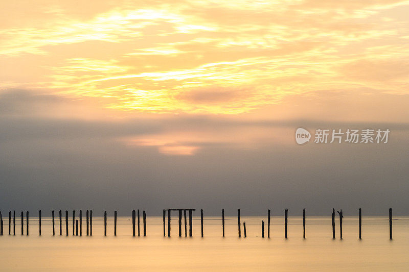 海上日出