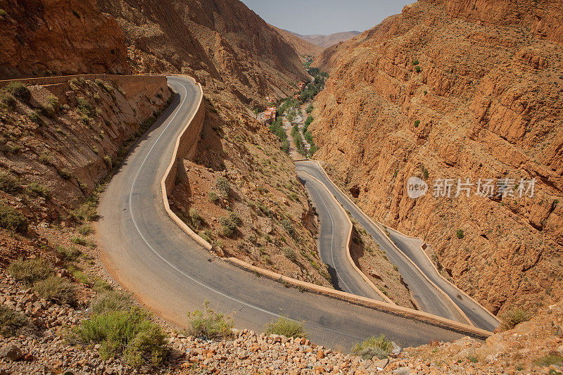 这是戴德斯山谷中世界上最曲折的道路之一