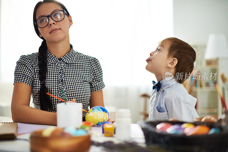 不再是顽皮的