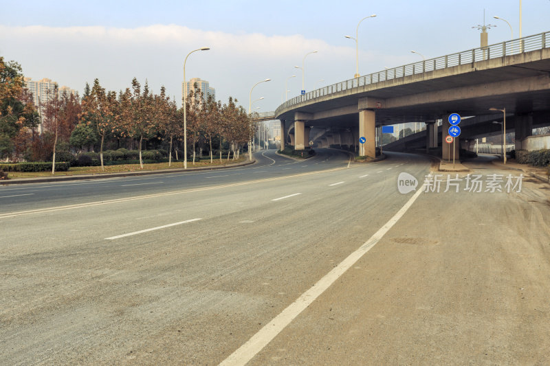 现代城市道路交叉口与交通