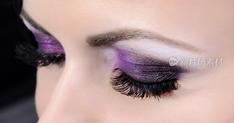 紫色的化妆