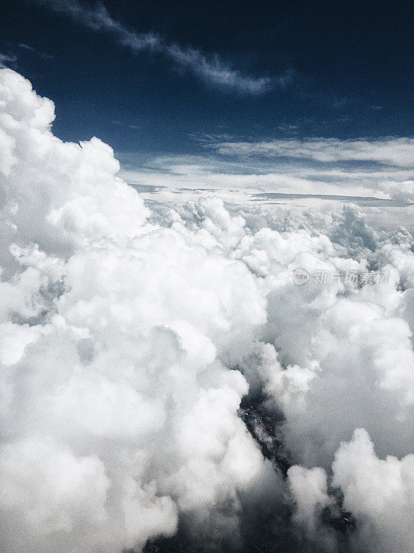 天空中云层的鸟瞰图