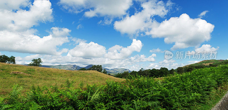 康尼斯顿水附近的山谷全景