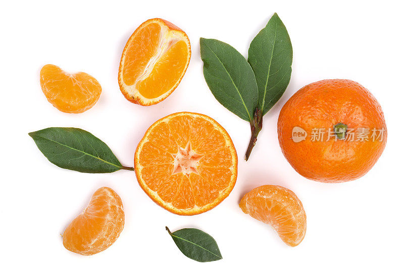 橙色或橘色，叶子孤立在白色背景上。平躺，俯视图。水果组成