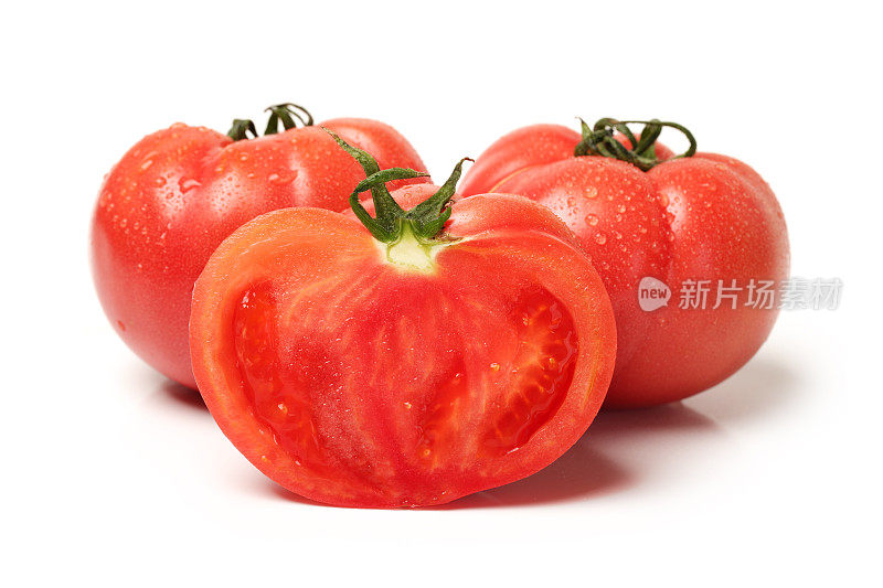 多汁的红色番茄孤立的白色背景