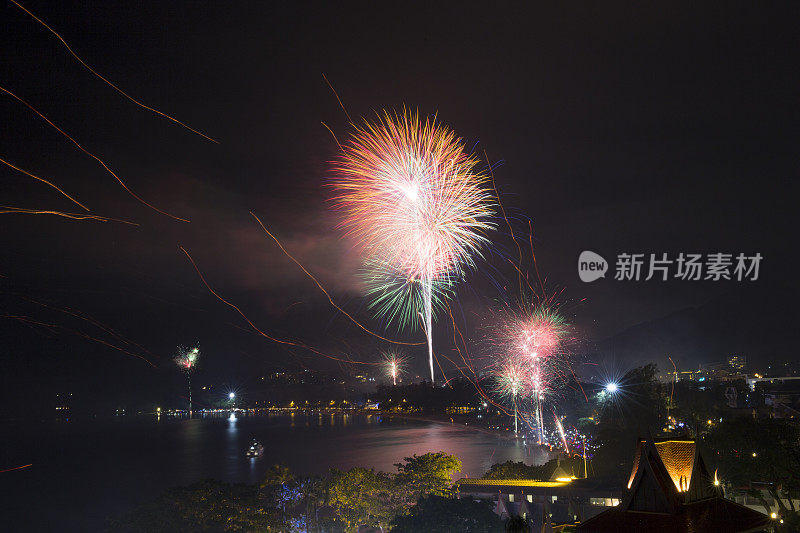 在新年前夕燃放烟花