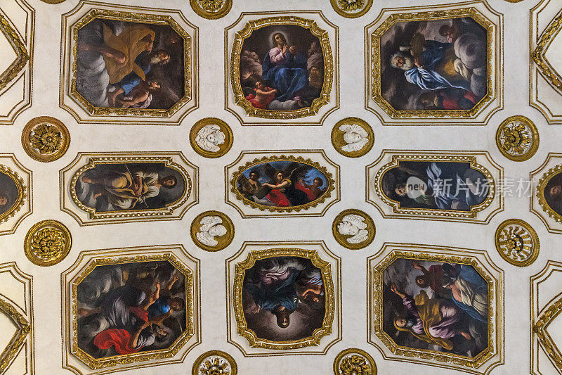 斯波莱托大教堂，圣体礼拜堂的天花板(翁布里亚，意大利)