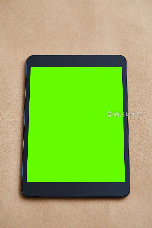 现代黑色平板电脑，绿色屏幕，色度键显示