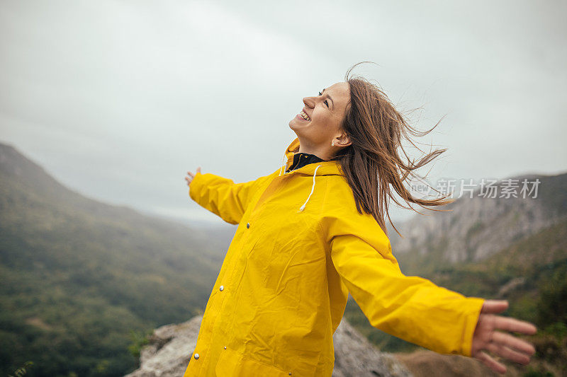 女人喜欢雨